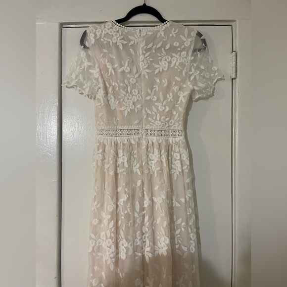 Aakaa Cream Floral Embroidered Maxi Dress size Small NWT - Picture 12 of 12